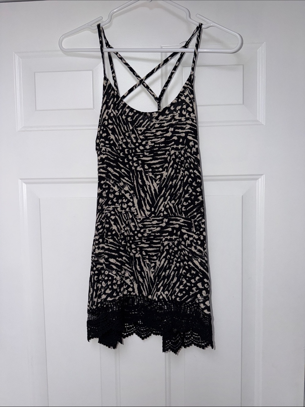 Mossimo Supply Co. Black and Cream Printed Lace-Hem Tank Top
